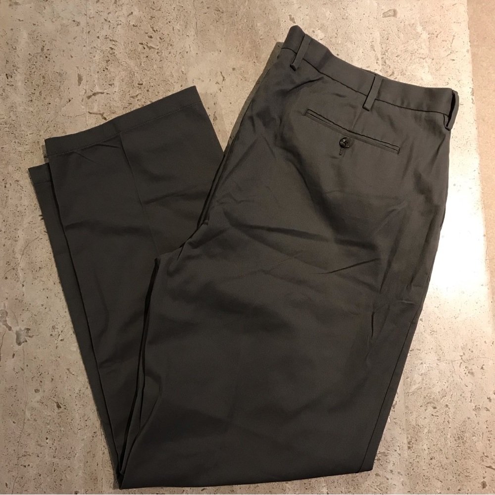 Men’s Amazon Essentials NWOT Gray Chino Dress Pants Waist 42 Length 32